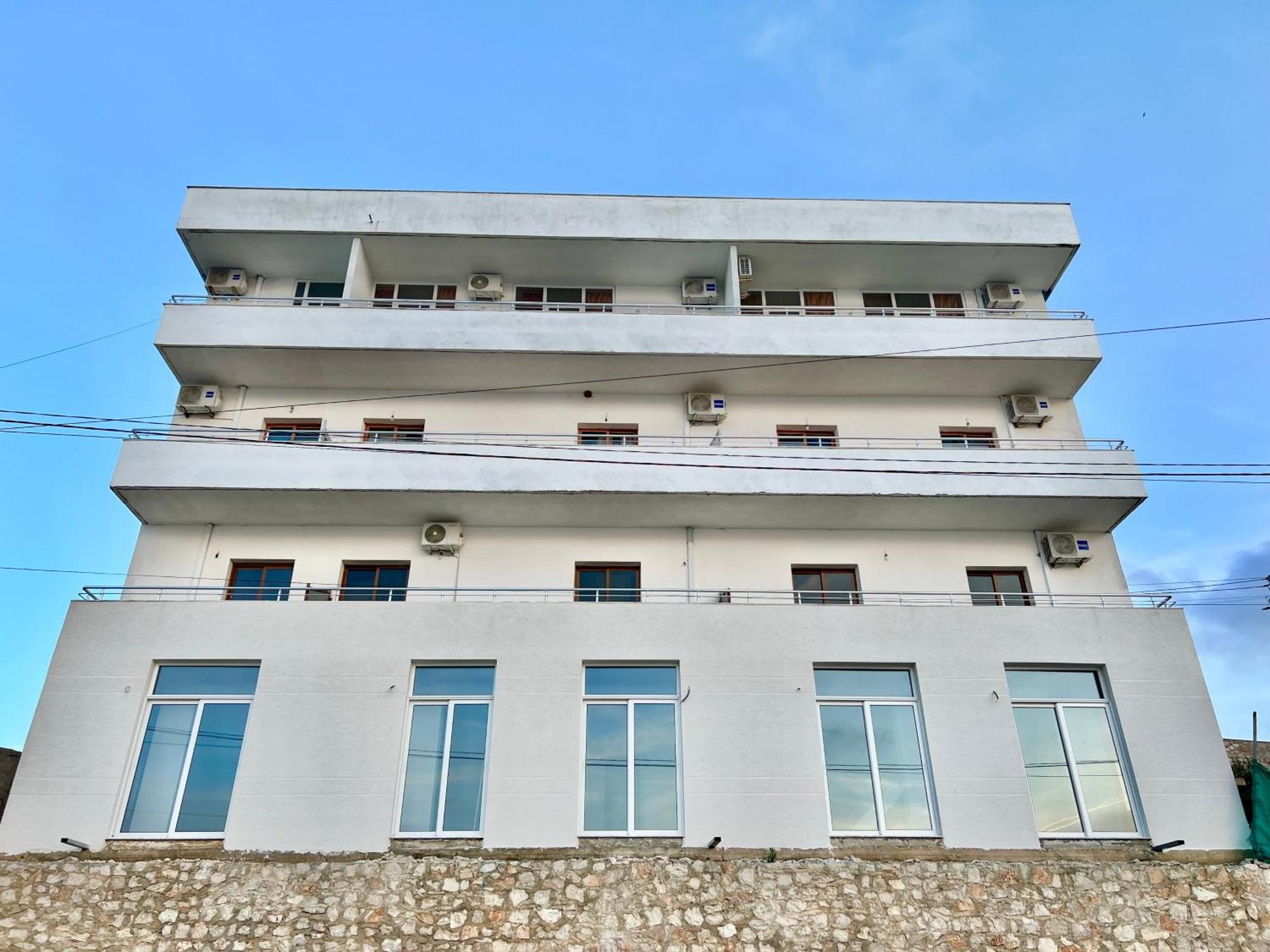 Redi'S Seaview Apartments Sarandë Eksteriør bilde