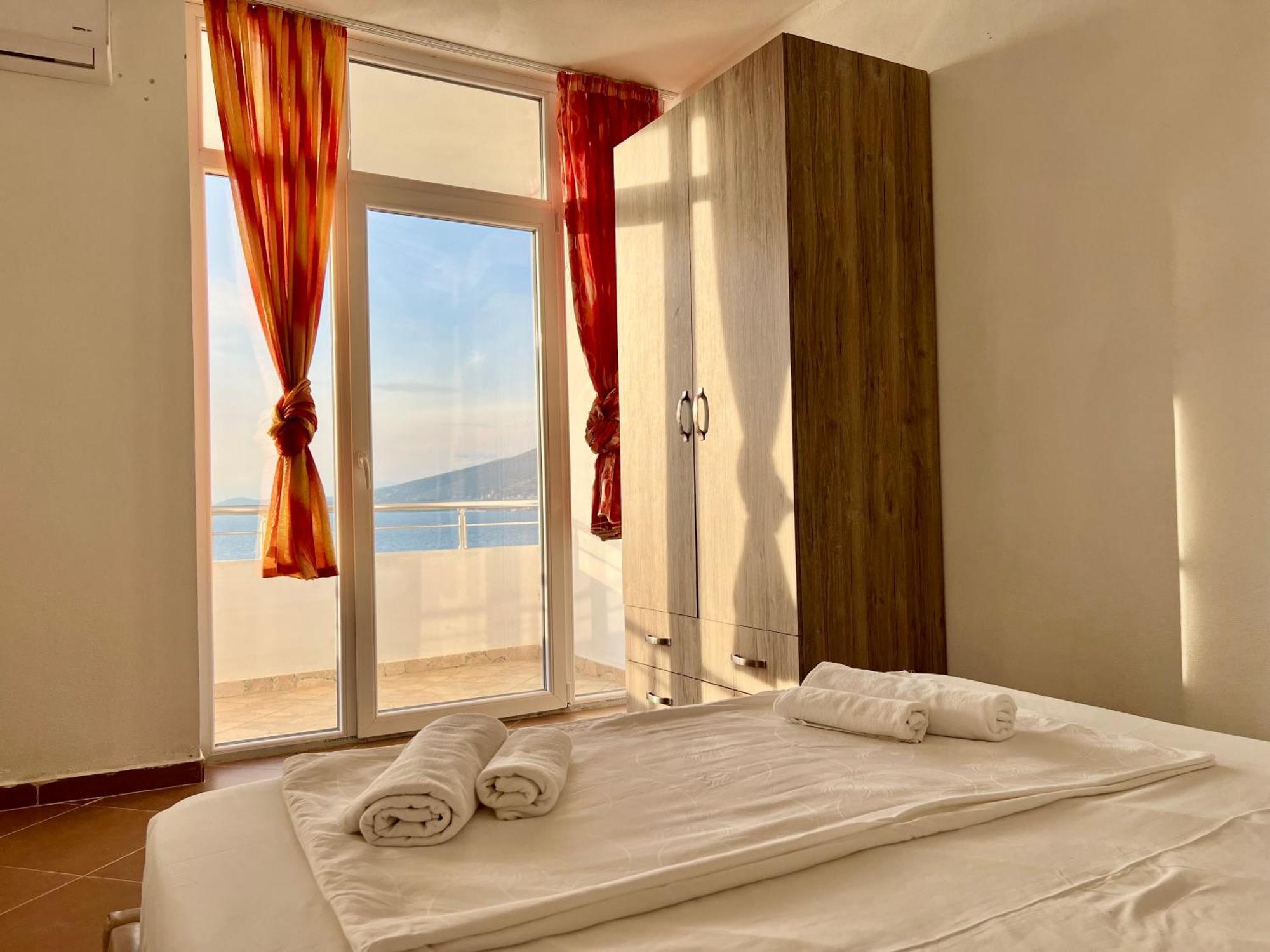 Redi'S Seaview Apartments Sarandë Eksteriør bilde