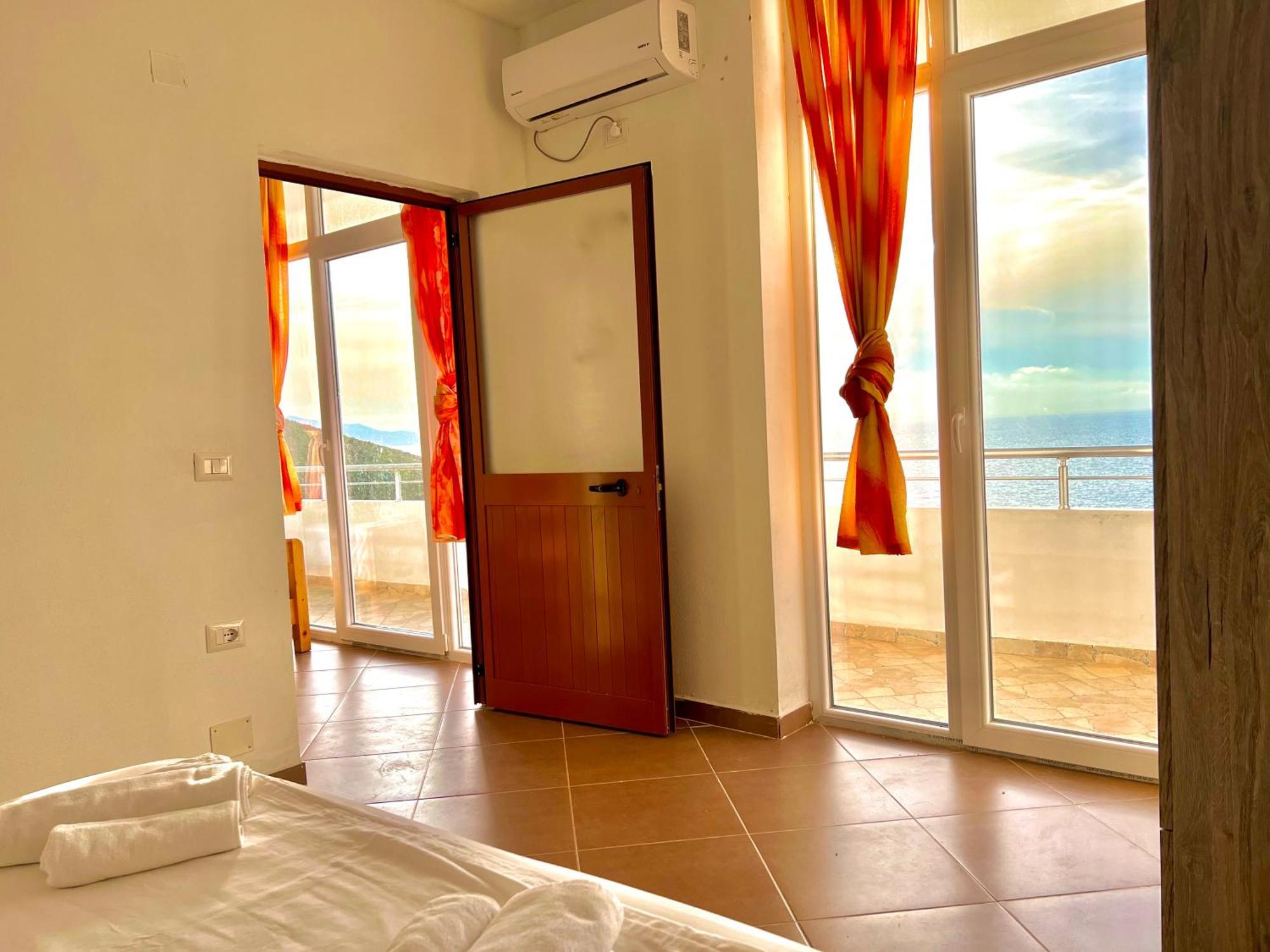 Redi'S Seaview Apartments Sarandë Eksteriør bilde