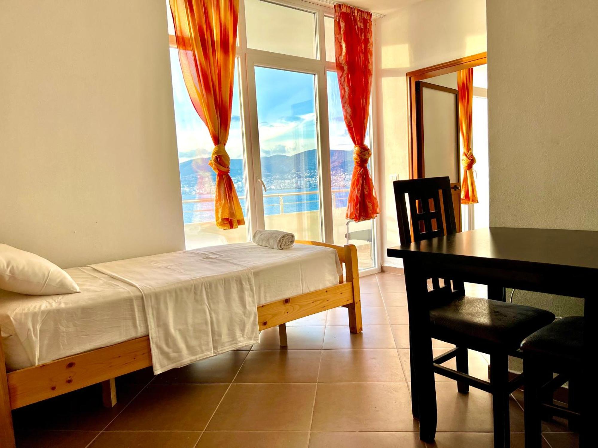 Redi'S Seaview Apartments Sarandë Eksteriør bilde