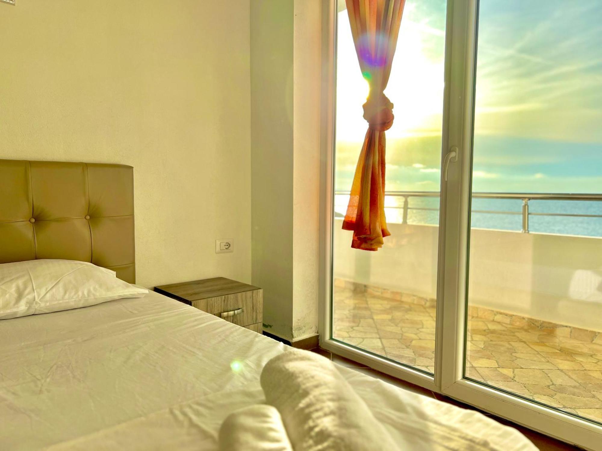 Redi'S Seaview Apartments Sarandë Eksteriør bilde