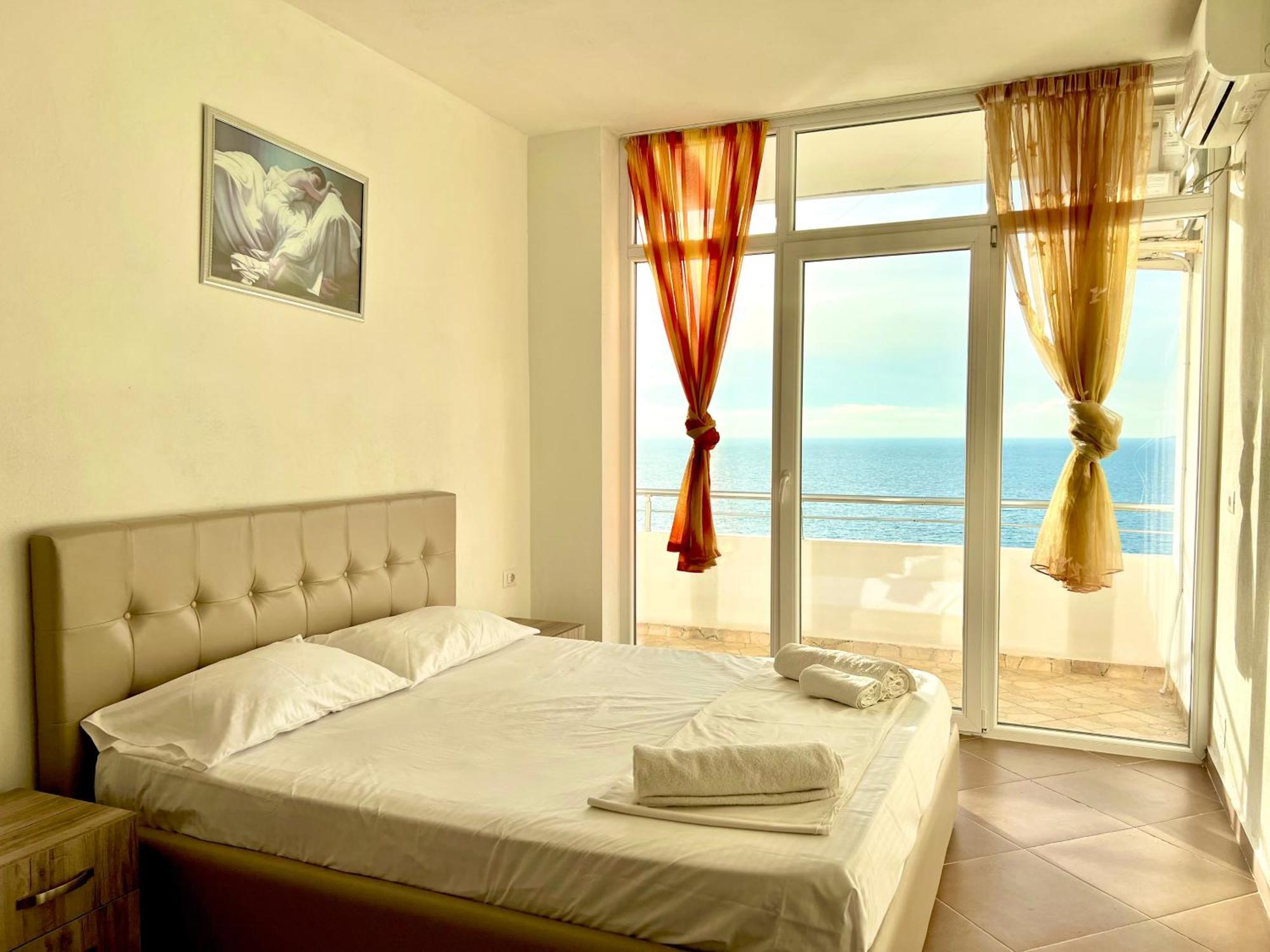 Redi'S Seaview Apartments Sarandë Eksteriør bilde