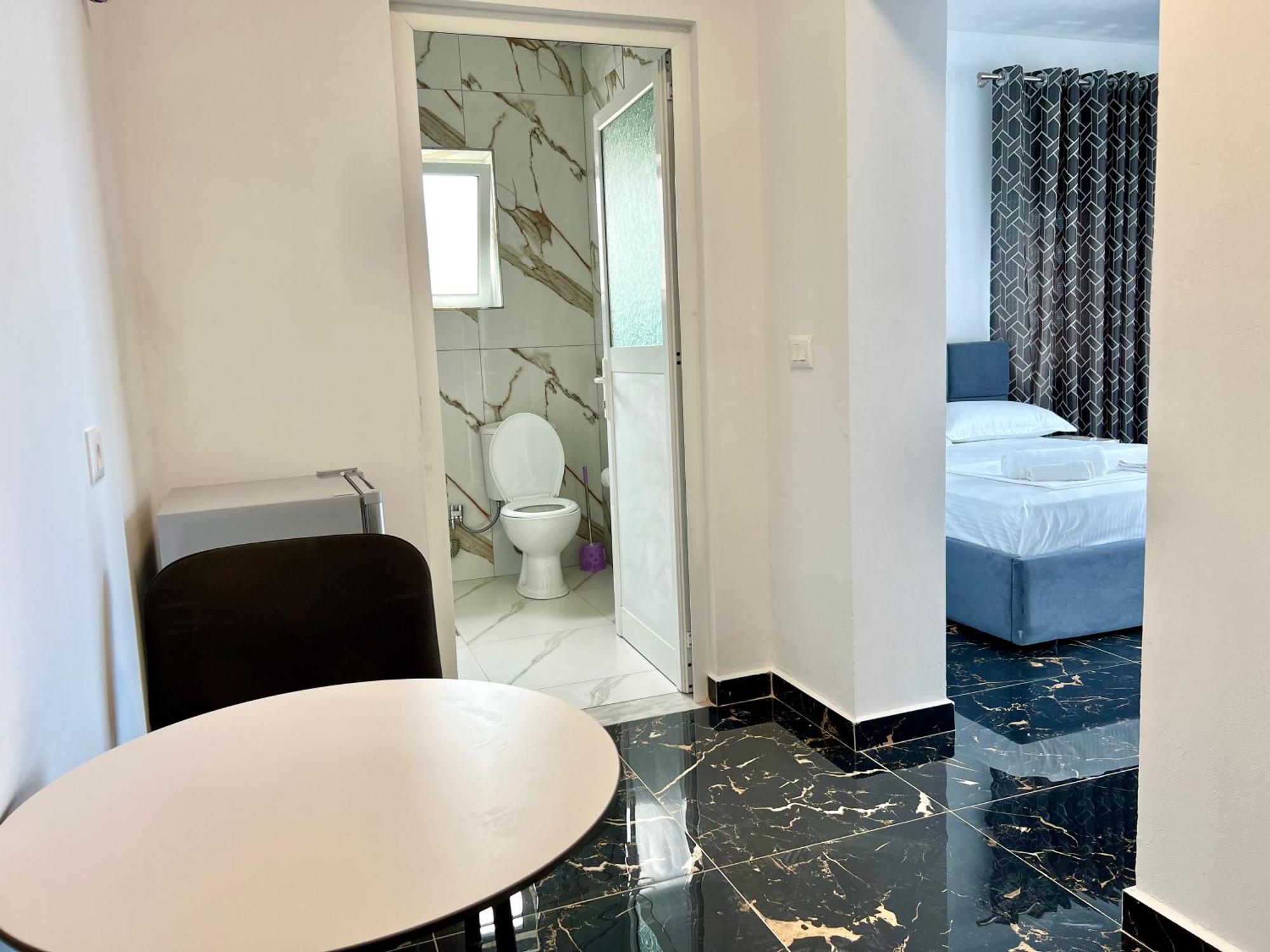 Redi'S Seaview Apartments Sarandë Eksteriør bilde
