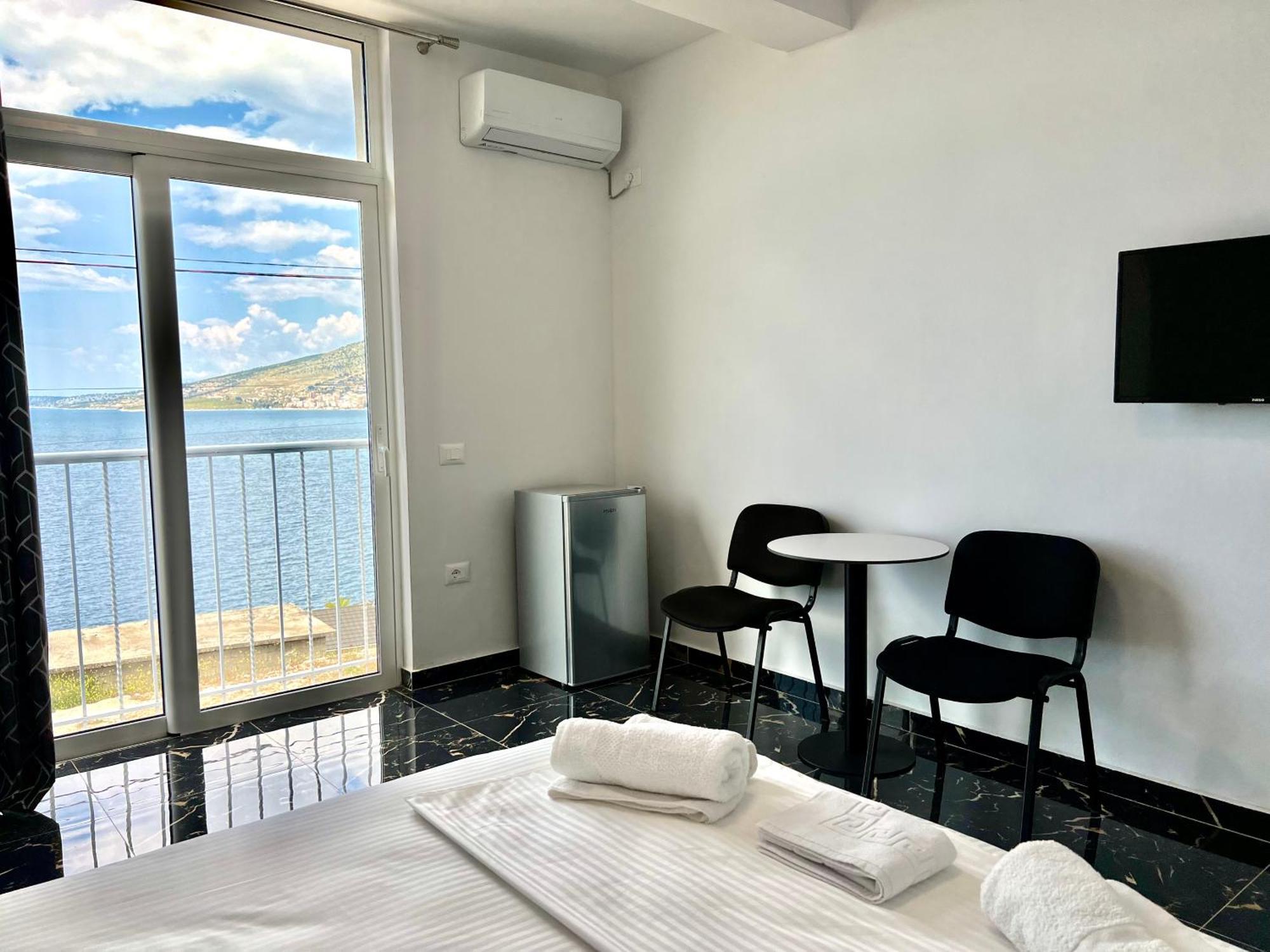 Redi'S Seaview Apartments Sarandë Eksteriør bilde