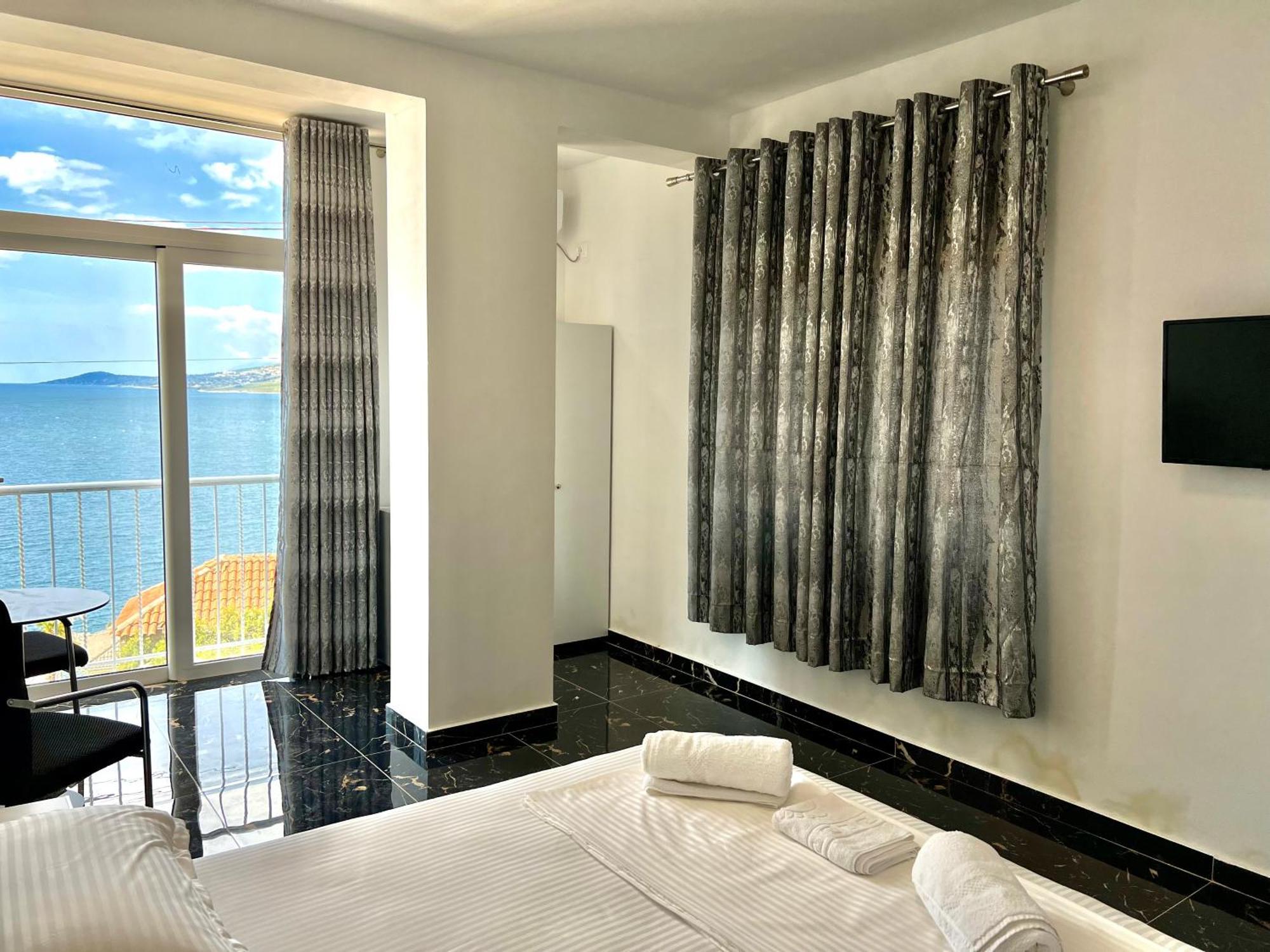 Redi'S Seaview Apartments Sarandë Eksteriør bilde