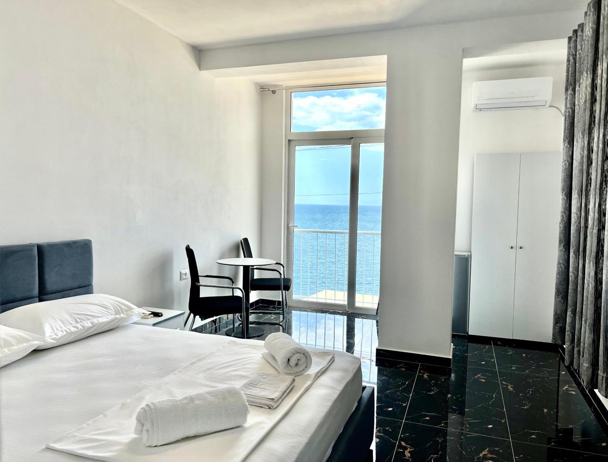 Redi'S Seaview Apartments Sarandë Eksteriør bilde