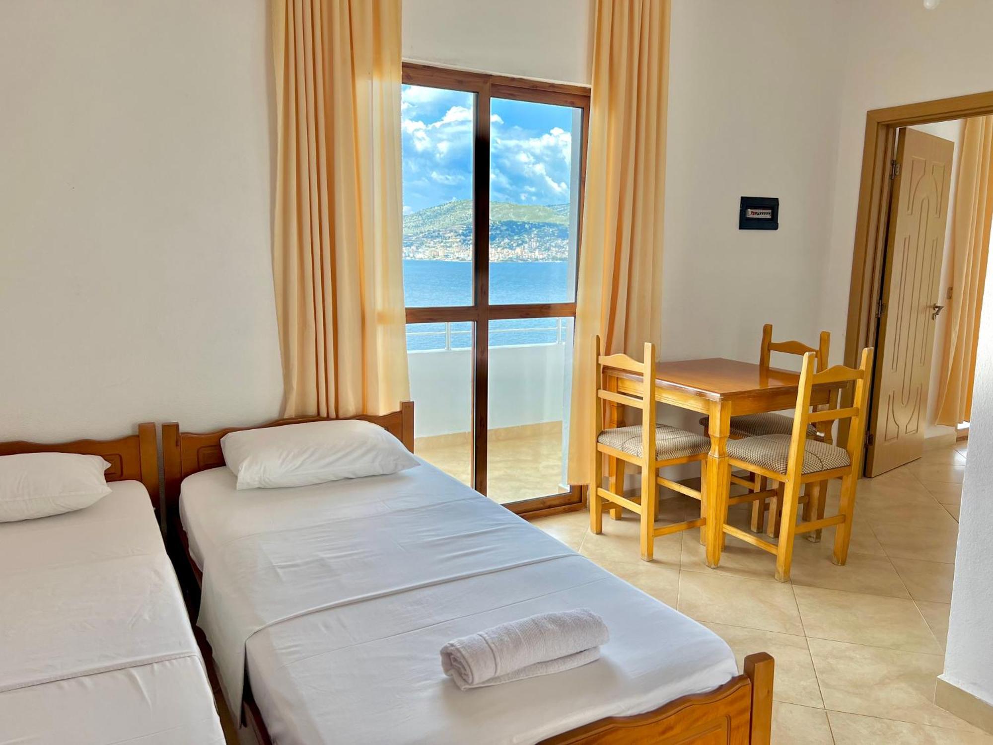 Redi'S Seaview Apartments Sarandë Eksteriør bilde