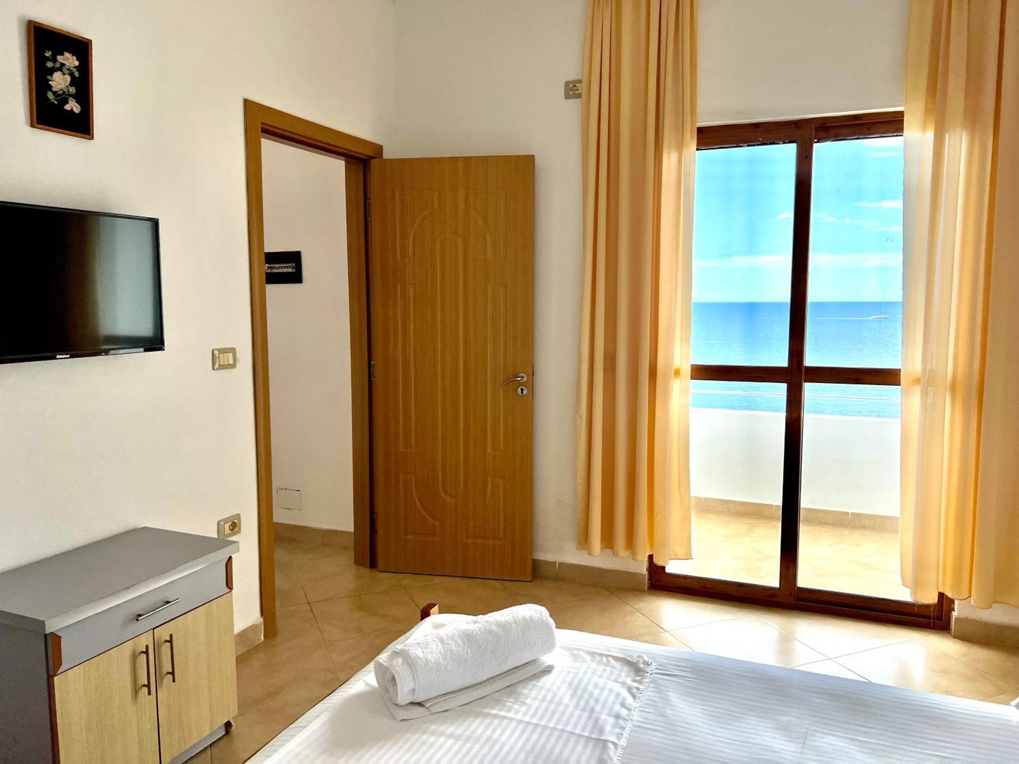 Redi'S Seaview Apartments Sarandë Eksteriør bilde
