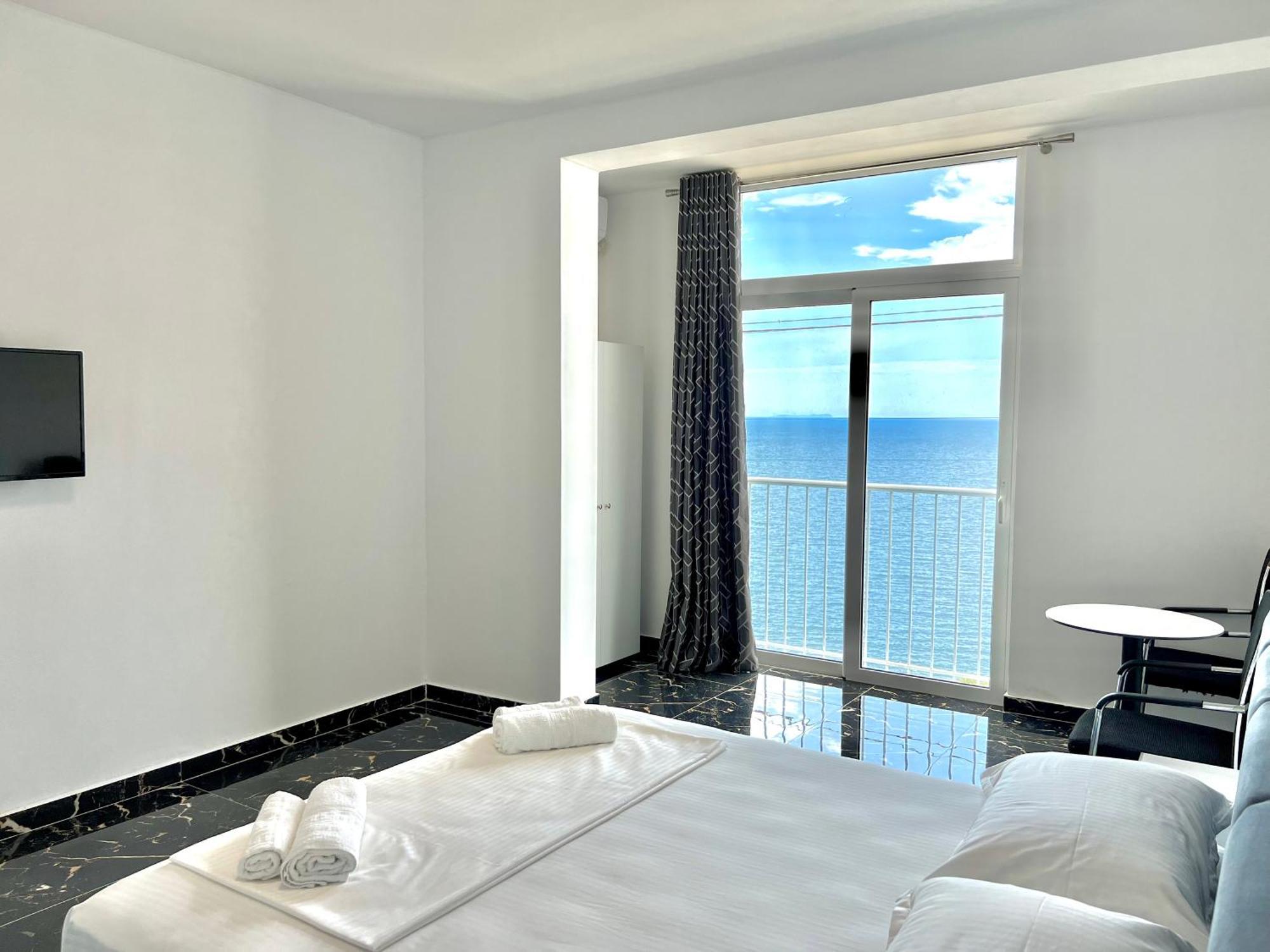 Redi'S Seaview Apartments Sarandë Eksteriør bilde