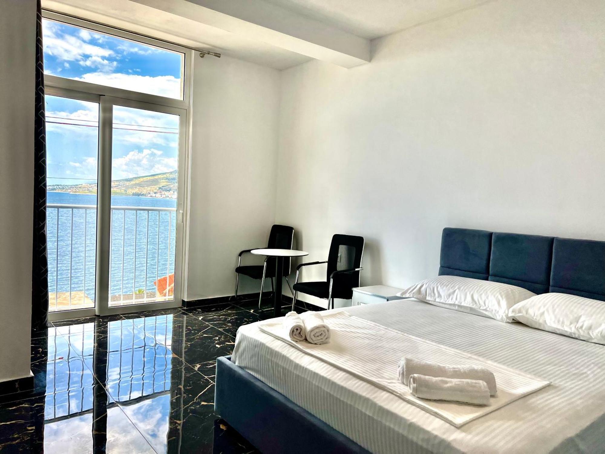 Redi'S Seaview Apartments Sarandë Eksteriør bilde
