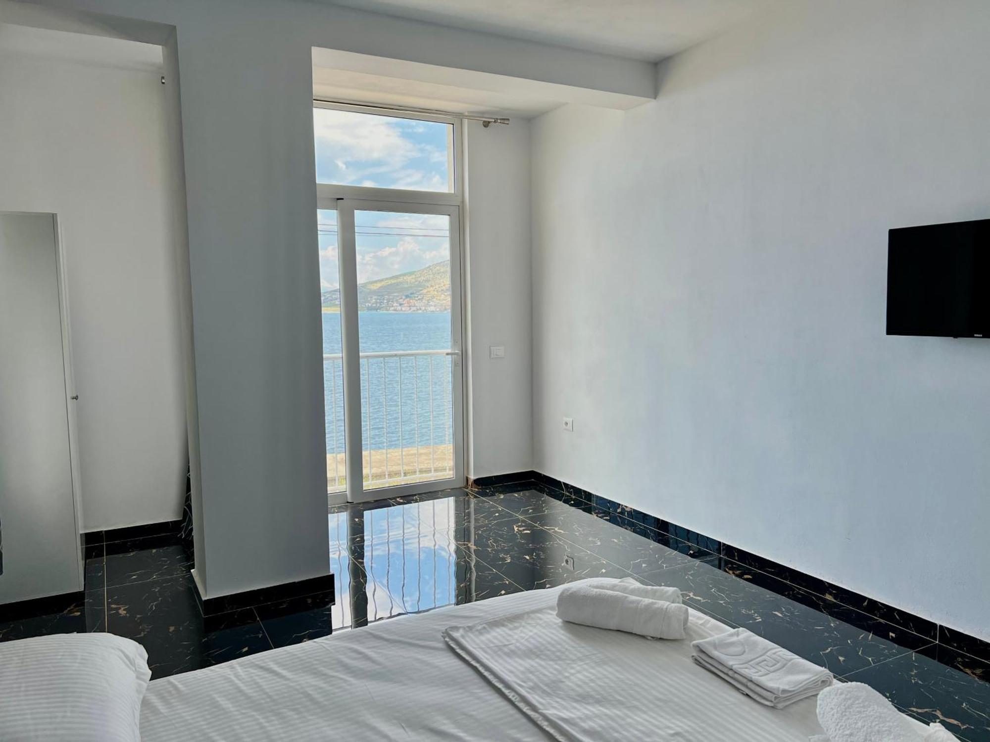 Redi'S Seaview Apartments Sarandë Eksteriør bilde